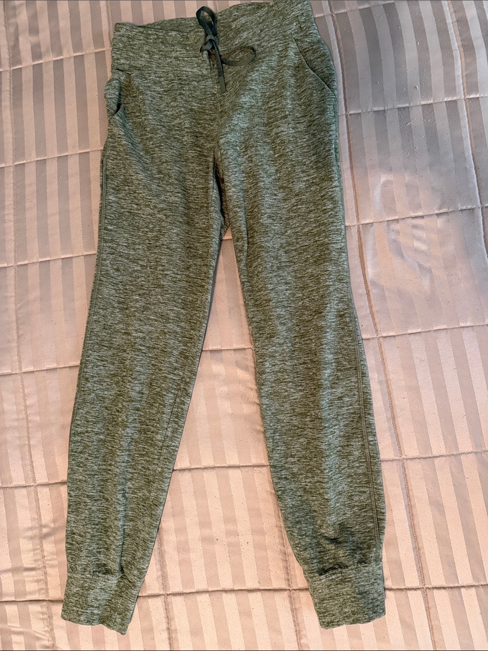 Women’s Olive Green lululemon Jogger Pants